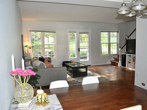 Open concept dining area /living room