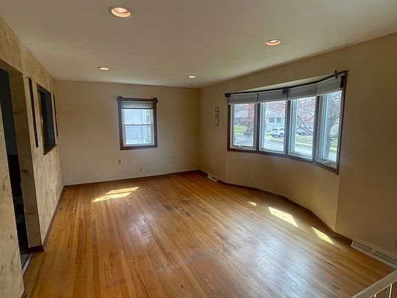 3rd image of 3015 S 134th St