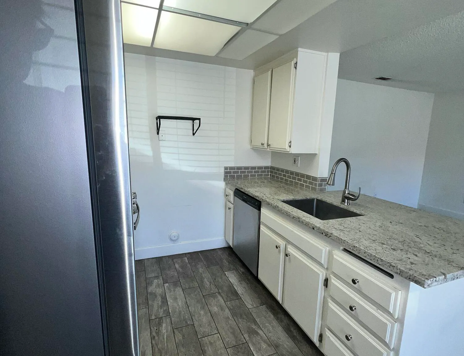 2 bed, 704 sqft, $1,750 — Photo 3