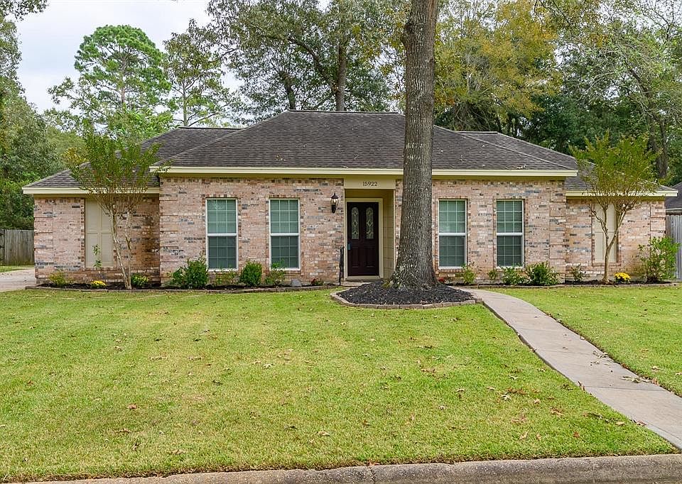 1st image of 15922 Spinnaker Dr