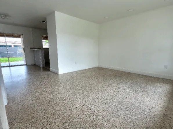 10472 SW 46th St, Miami, FL 33165