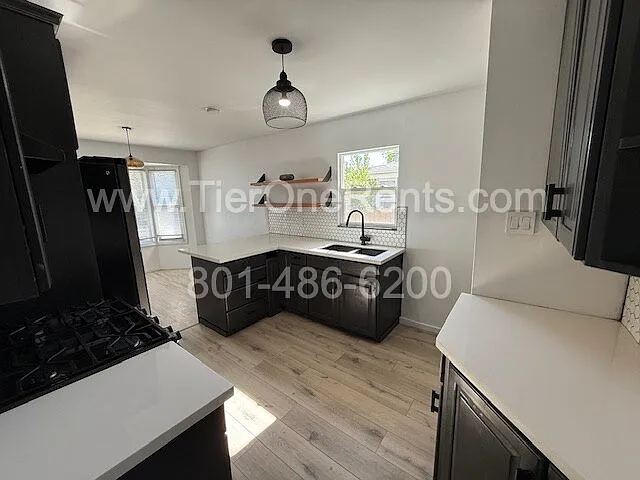 556 S Navajo St — Photo 9