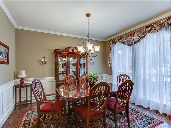 05-DiningRoom.jpg