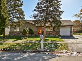 5943 Woodgate Dr, Matteson, IL 60443