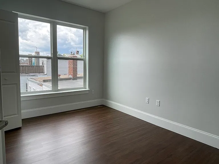 205 Maverick St #413 — Photo 3