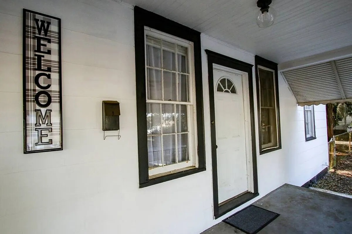 Building Photo - 1109 E 69th St