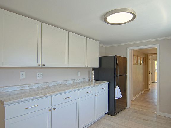3rd image of 205 Marion Ave