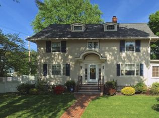 101 Stratford Rd, Melrose, MA 02176