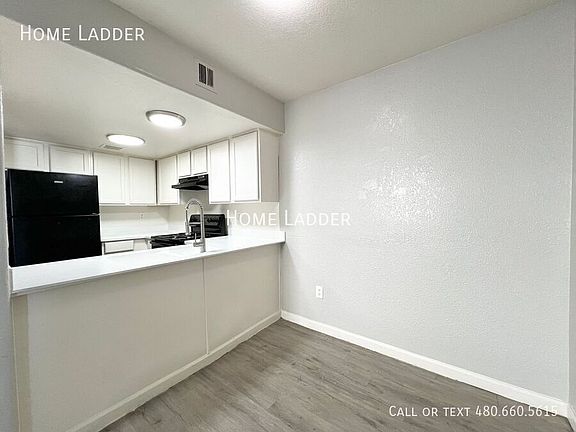 3rd image of 4959 S Park Ave #103