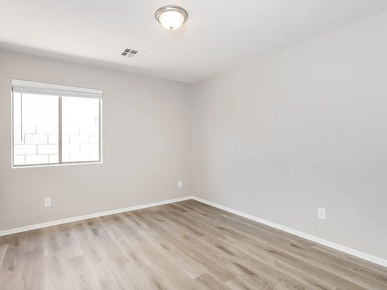 2224 S 83rd Ln — Photo 15