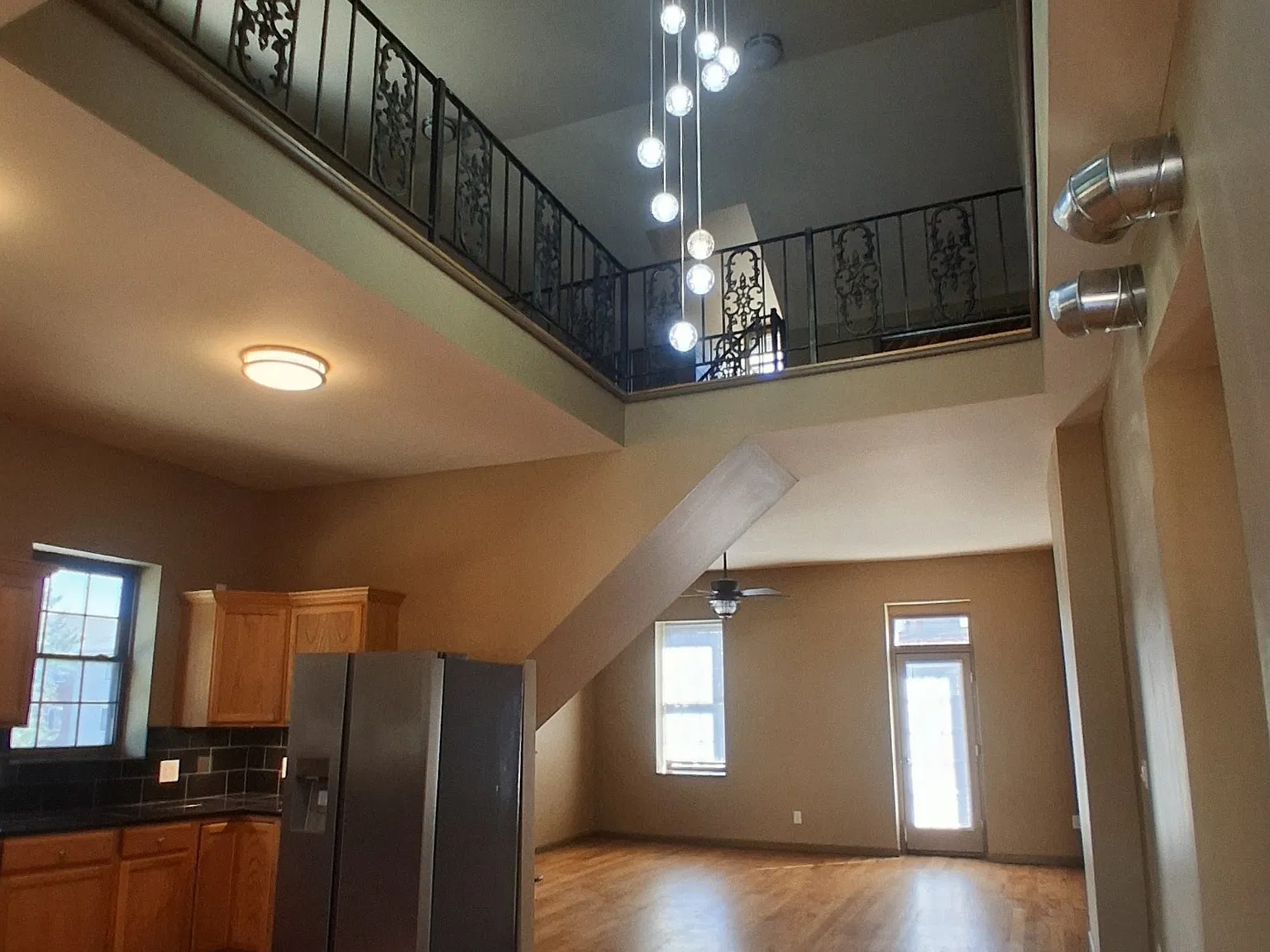 2 bed, 2200 sqft, $1,490 — Photo 2
