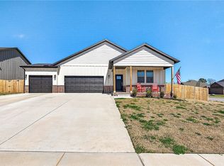 2220 Langford St, Pea Ridge, AR 72751