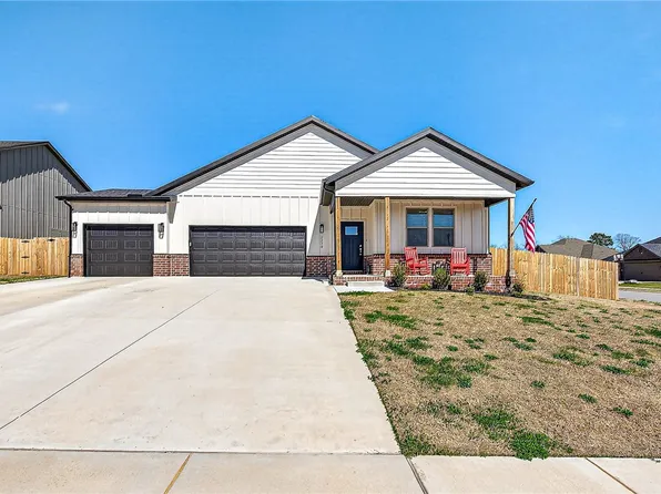 2220 Langford St, Pea Ridge, AR 72751