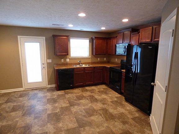 3rd image of 1436 Clydesdale St