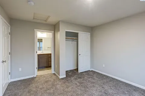 3 bed, 2.5 bath, 1200 sqft, $1,795 — Photo 3