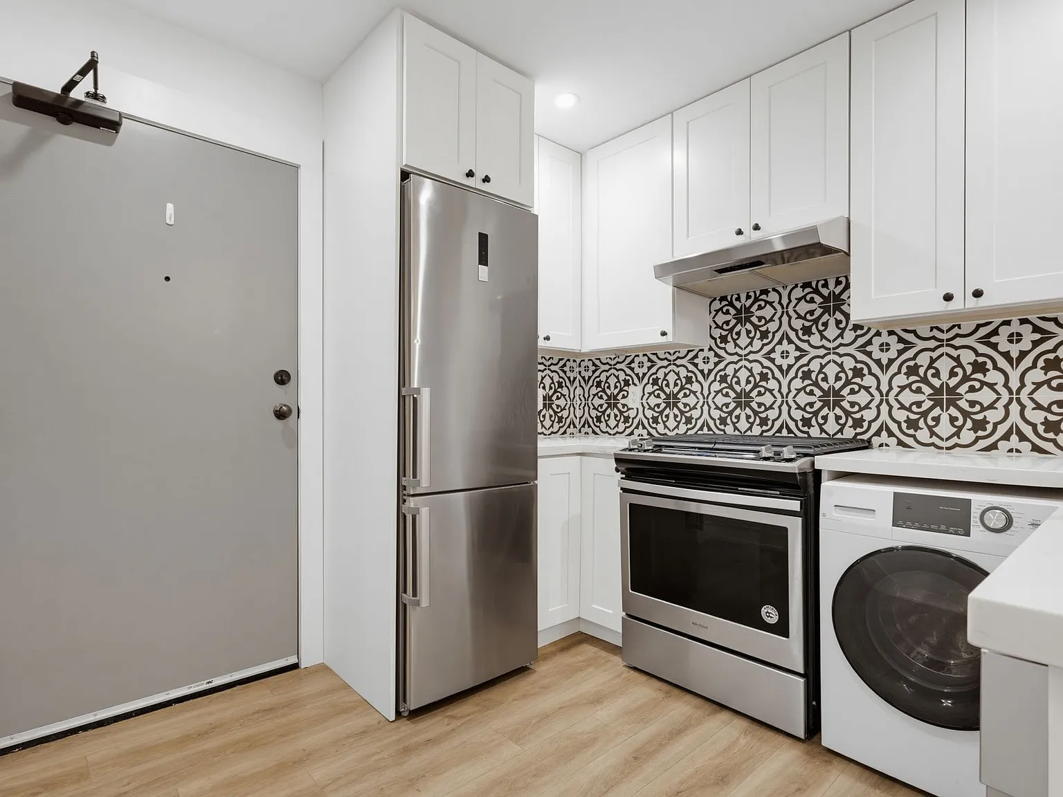 Trendy Unit with In Suite Laundry Durand — Photo 4