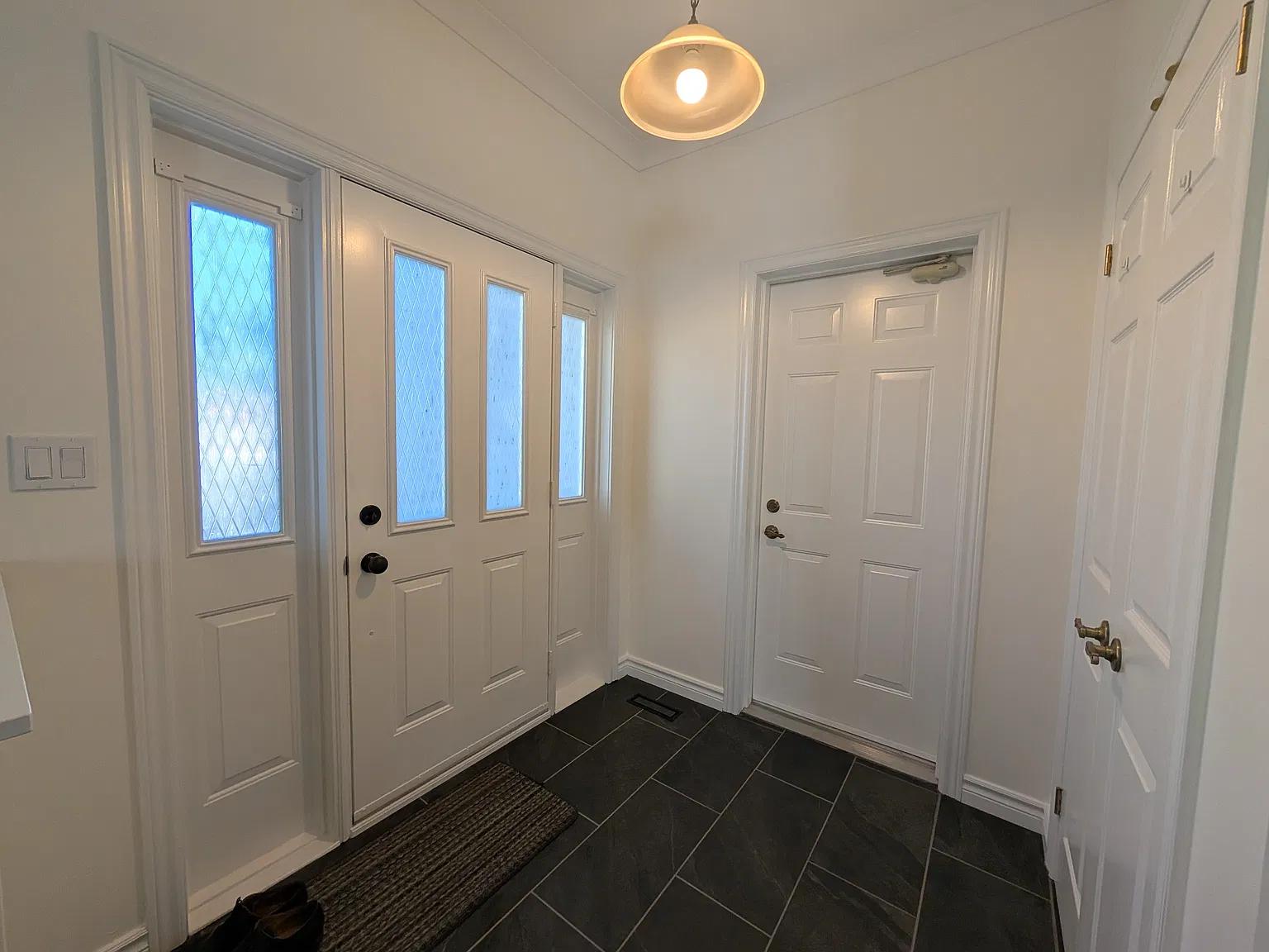 333 Friarhill Crescent — Photo 3