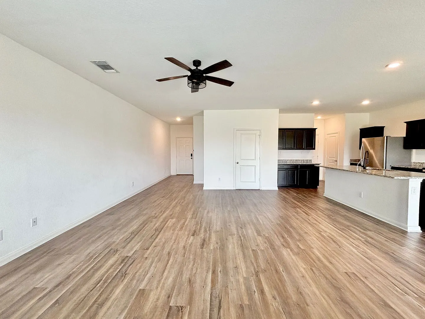 Spacious 4 Bedroom Home! — Photo 2