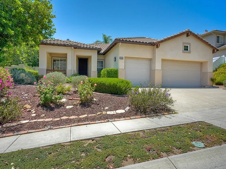 2325 Old Ranch Rd — Photo 2