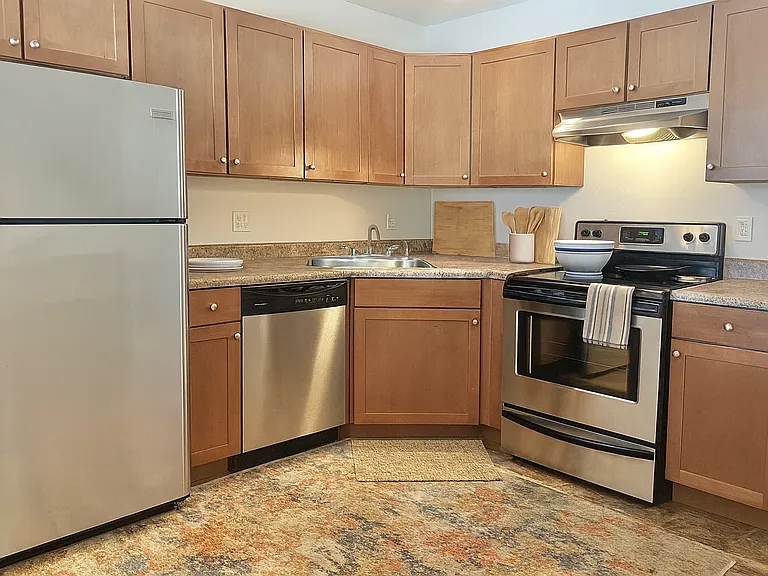 2821 N Columbus Blvd #19 — Photo 3