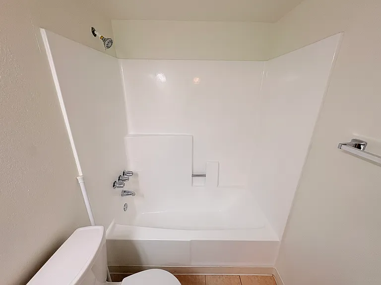 615 W Milford St — Photo 14