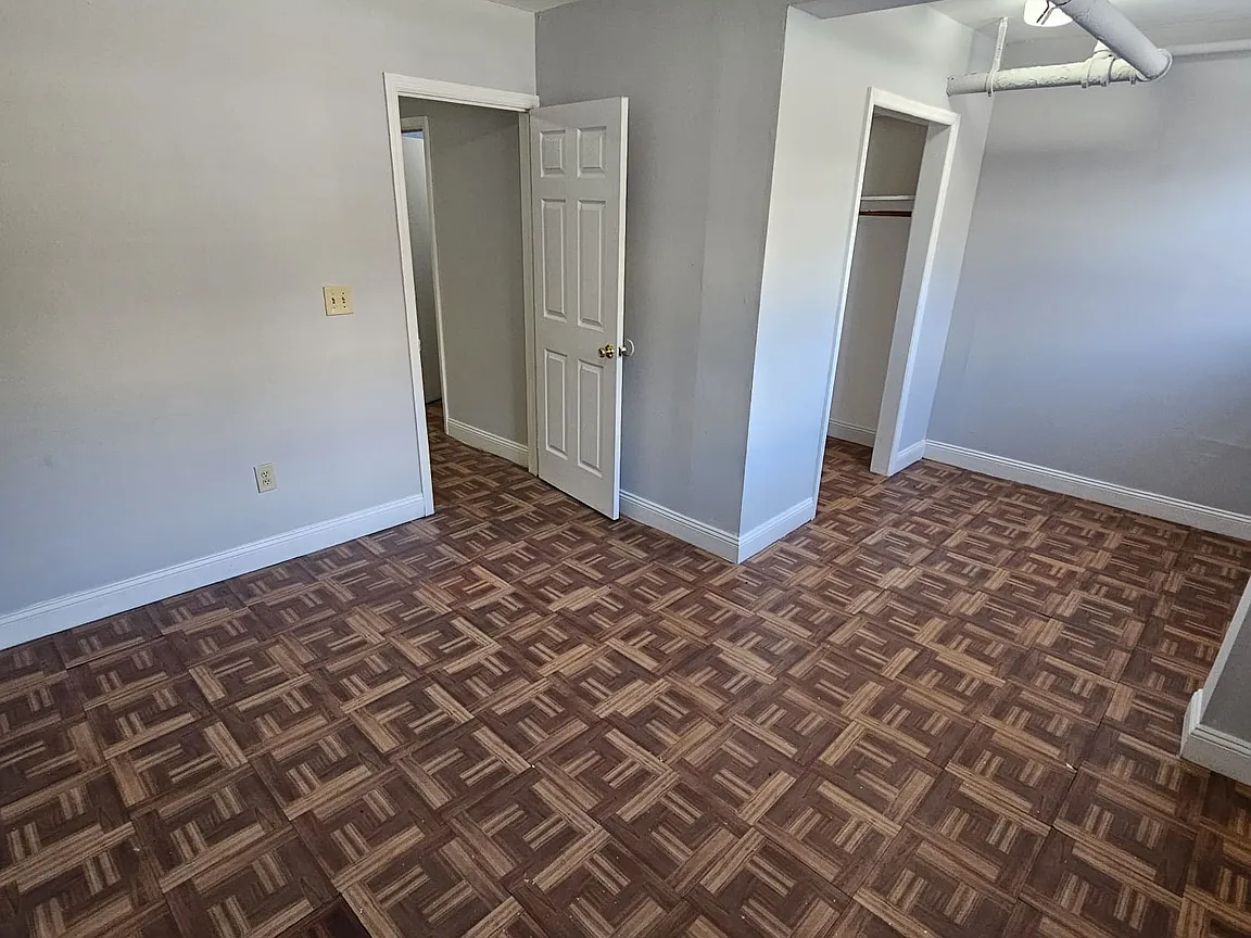 1183 Broad St #B — photo 3 of 5