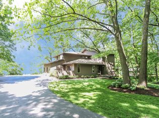 35W450 Chateau Dr W, Dundee, IL 60118