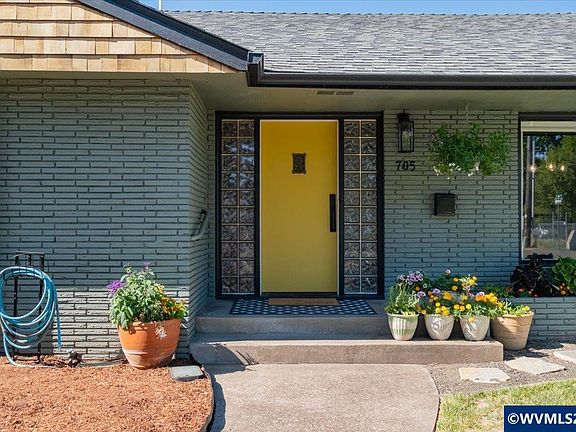 5th image of 705 5th Ave SW