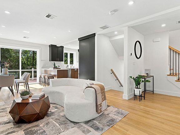 2nd image of 8 Rodman Rd