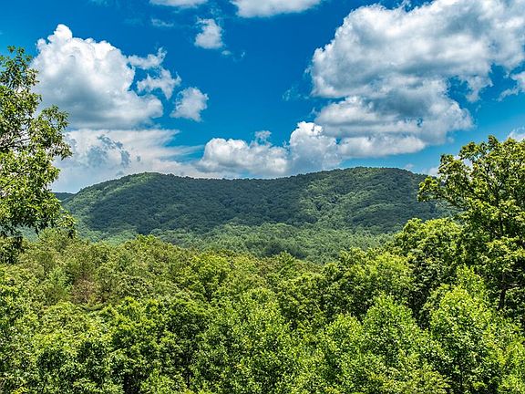 3rd image of 1023 Knollwood Rd