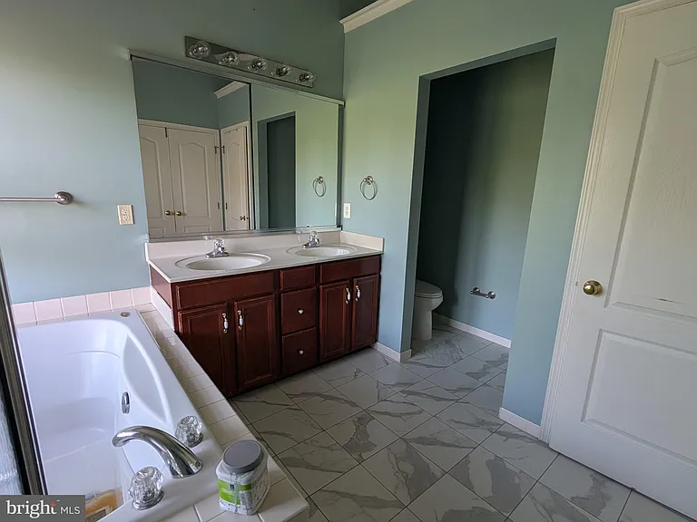 22611 Welborne Manor Sq — Photo 26