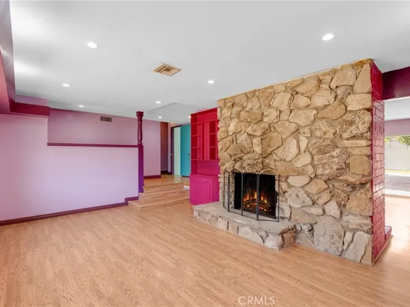 23728 Bessemer St, Woodland Hills, CA 91367
