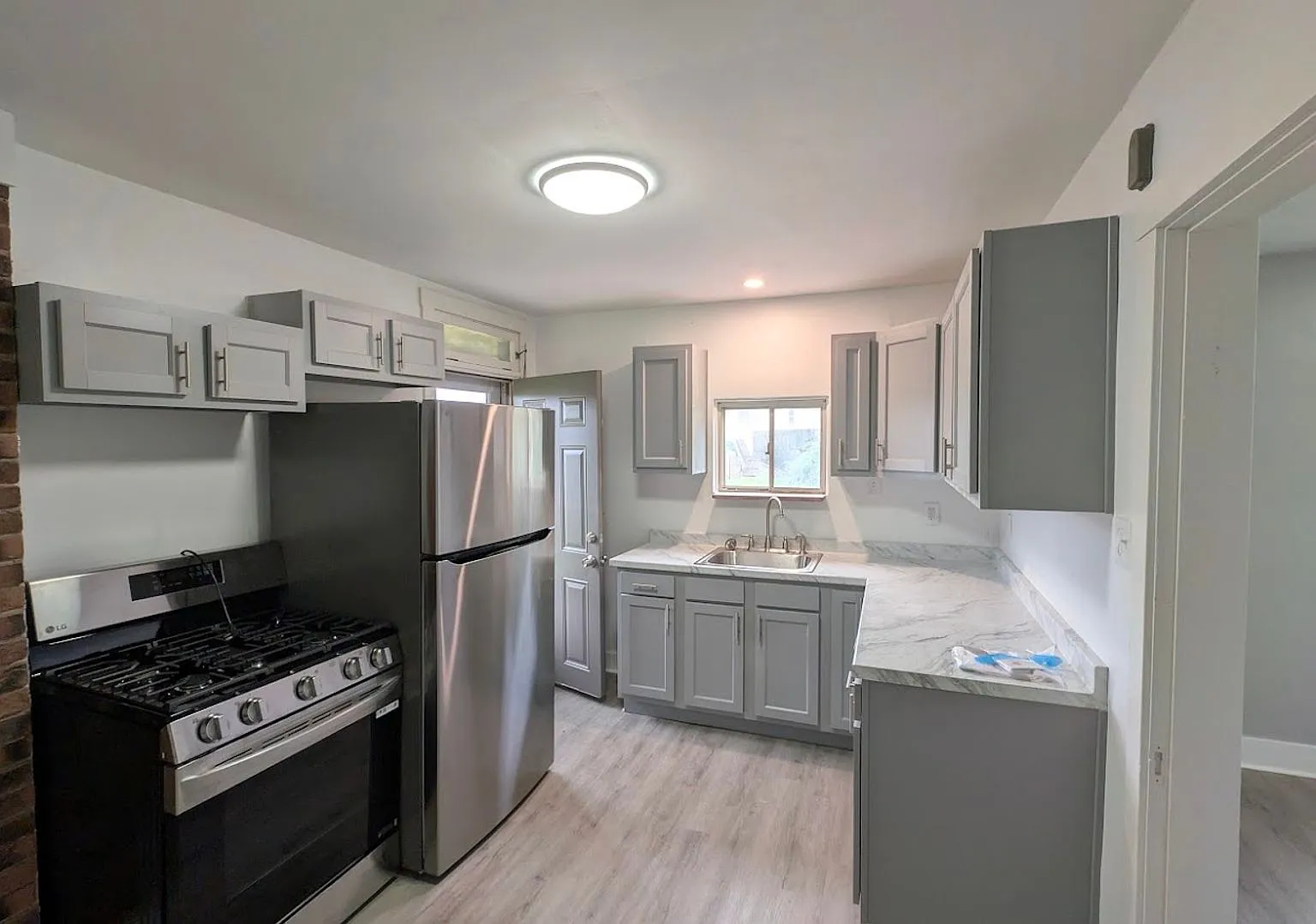Homestead / Whitaker - One BR Single Family Home, AC, Garage, Yard! — Photo 1