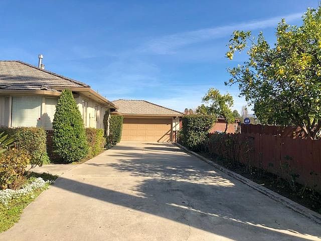 1st image of 621 Gaundabert Ln