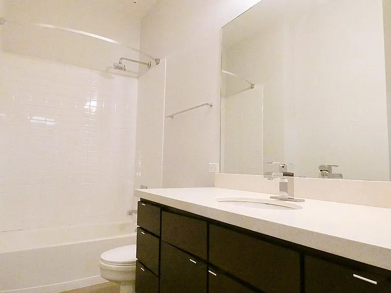 507 Sabine St #704 — Photo 14