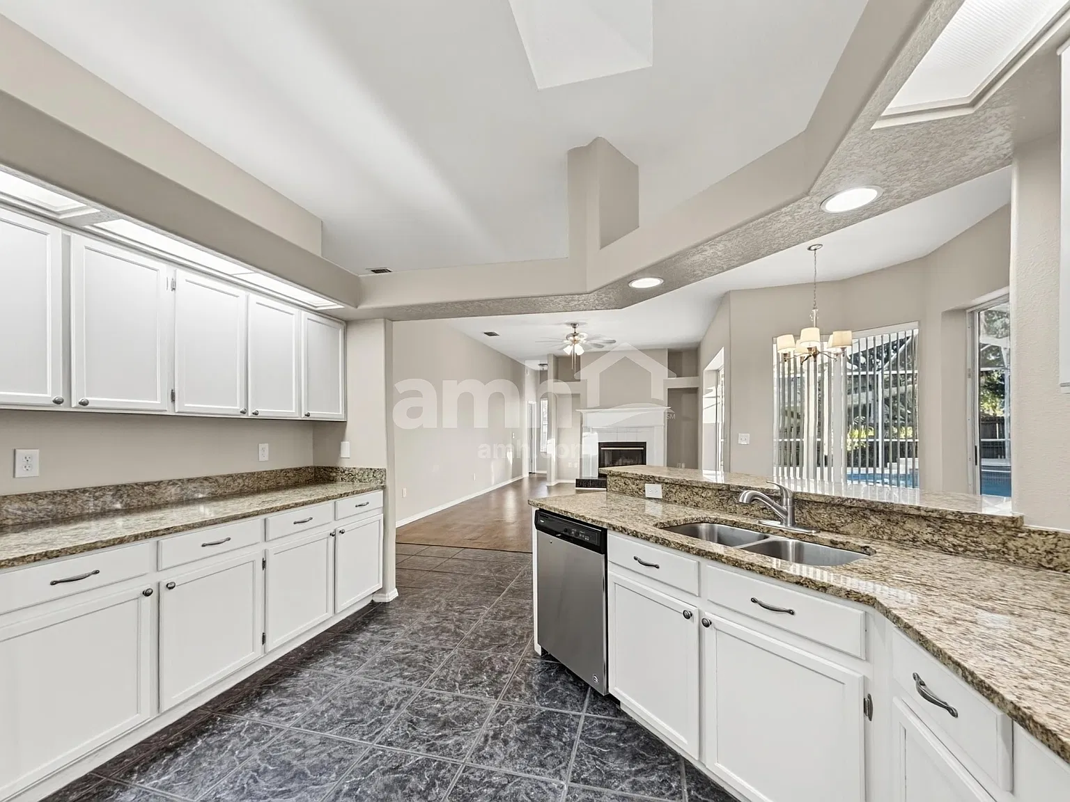 4 bed, 3.0 bath, 2534 sqft, $3,360 — Photo 4