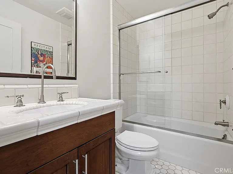 133 Hollister Ave — Photo 40