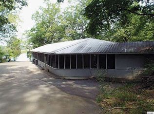 1003 Holiday Ln, Sevierville, TN 37876