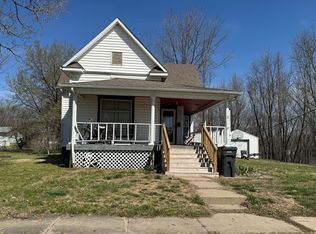 2 W Vine St, Villa Grove, IL