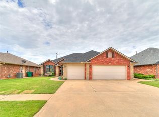 2724 SE 97th St, Moore, OK 73160