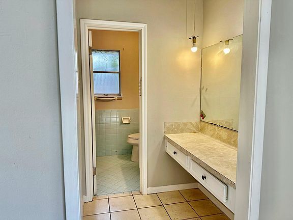5th image of 748 W Rittenhouse St