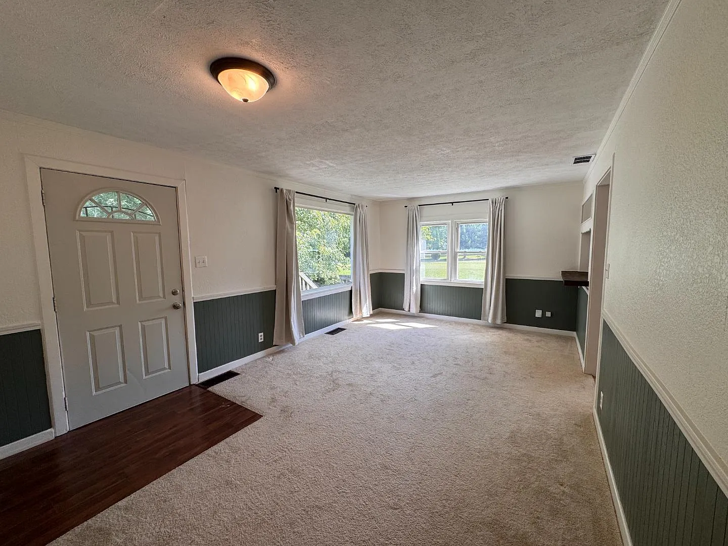 2703 E Midland Rd — Photo 2