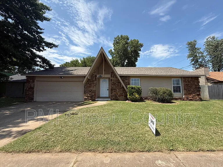 900 W Norman St — Photo 2