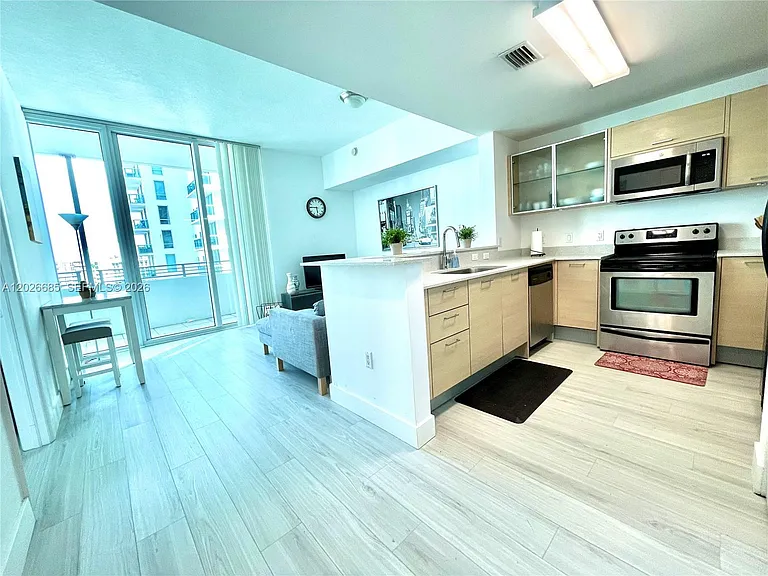 350 NE 24th St #709 — Photo 3