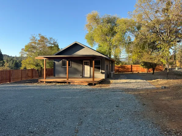 2974 Cloverlawn Dr #B, Grants Pass, OR 97527