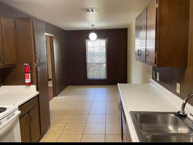 720 E Redbud Ct — Photo 6
