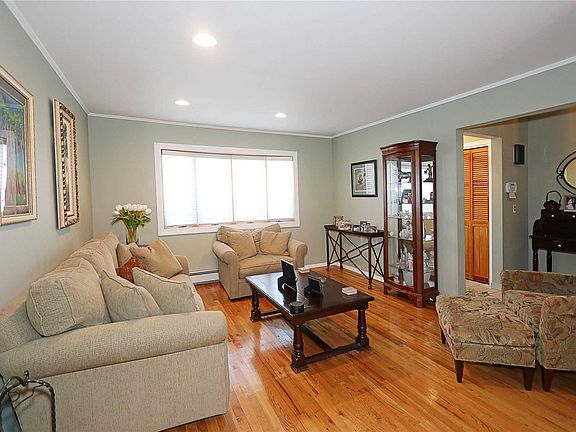5th image of 59 Amherst Dr