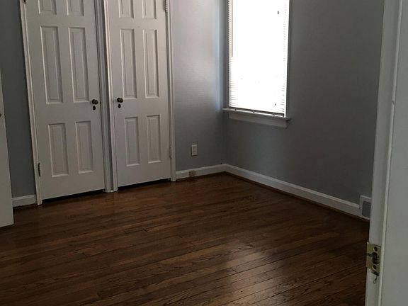 4th image of 1064 E Linden Ave