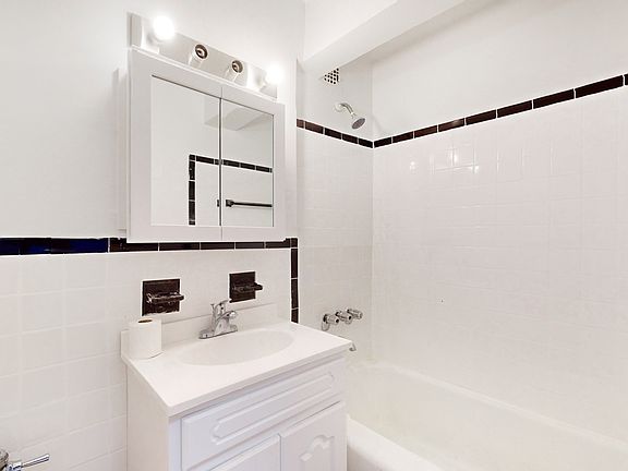 5th image of 165 Christopher St #6R