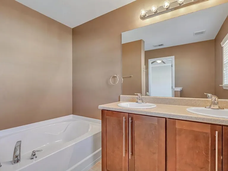 205 Ventura Pl — Photo 12